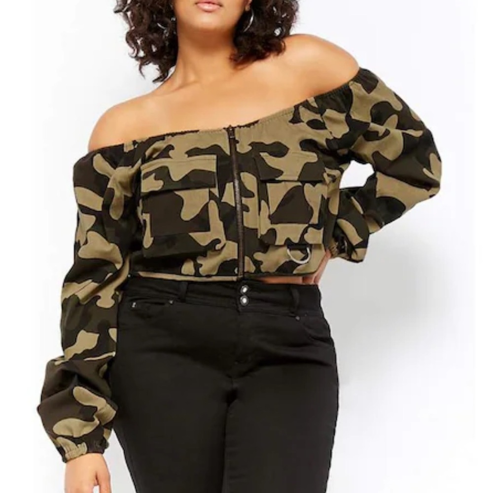 Fashion Nova army green camo print off-shoulder zip front crop jacket medium